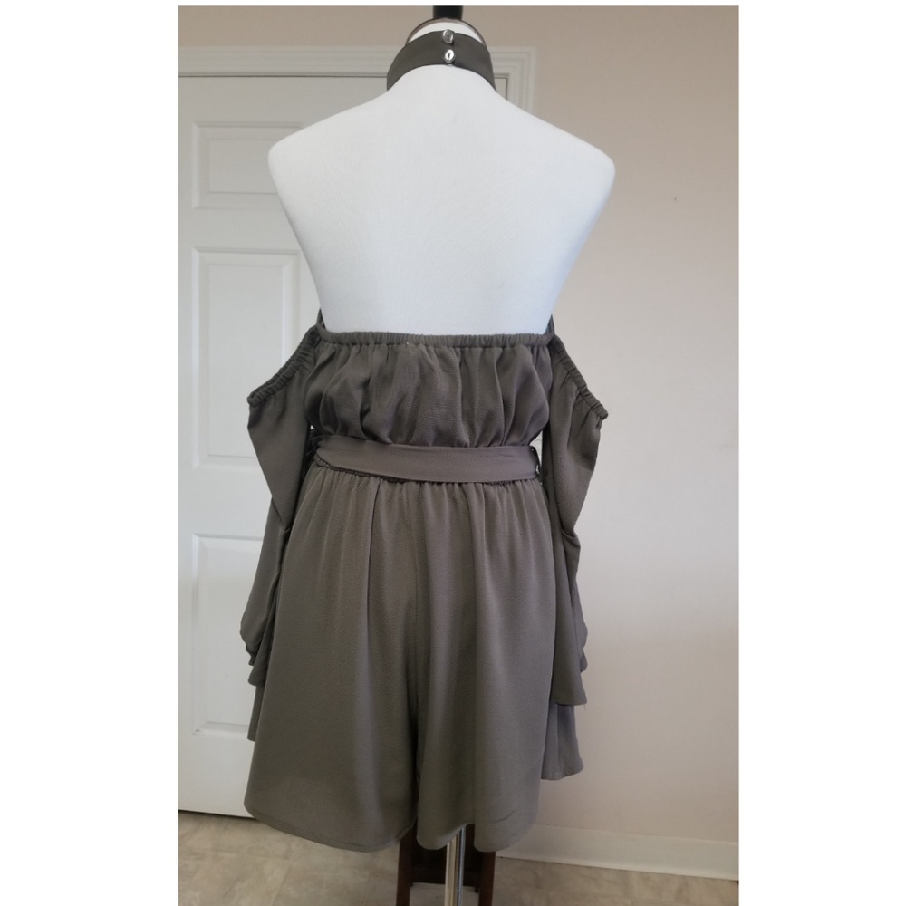 🆕⬇️Sexy Off The Shoulder Olive Romper w/Choker - Picture 8 of 8